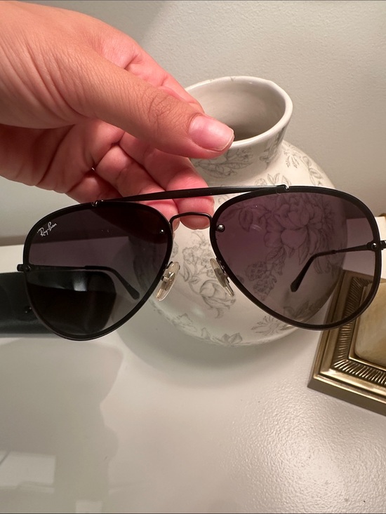 Ray-Ban Black Aviator Sunglasses with Gradient Lenses main image 4